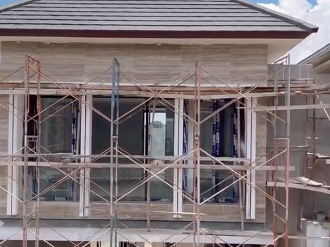Rumah Baru Arie Kriting dan Indah Permatasari
