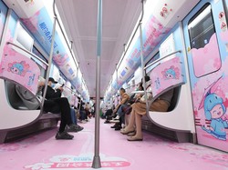 Miris, Sejoli Cuek Bebek Mojok di Kereta
