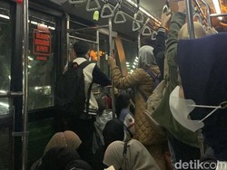 Kesetiaan dan Kesabaran Penumpang Bus Jatinangor-Dipatiukur
