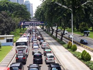 Hari Sudah Siang, Sudirman dan Gatot Subroto Arah Senayan Macet Parah