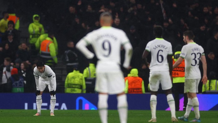Soccer Football - Champions League - Round of 16 - Second Leg - Tottenham Hotspur v AC Milan - Tottenham Hotspur Stadium, London, Britain - March 8, 2023  Tottenham Hotspurs Son Heung-min looks dejected after the match Action Images via Reuters/Paul Childs