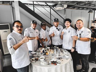 Gaya Wahyu Kenzo saat Kulineran Bareng Atta Halilintar