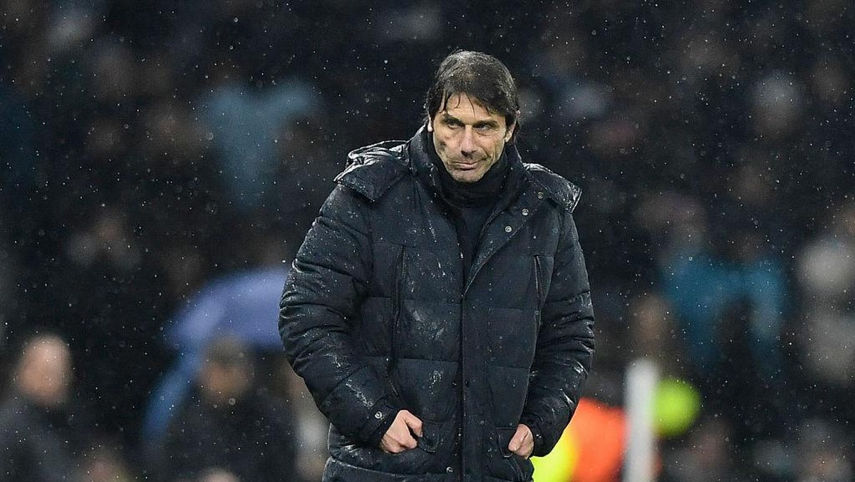 Antonio Conte mengkritik para pemain, juga menyinggung manajemen Tottenham Hotspur usai diimbangi Southampton. (Foto: DeFodi Images via Getty Images/DeFodi Images)