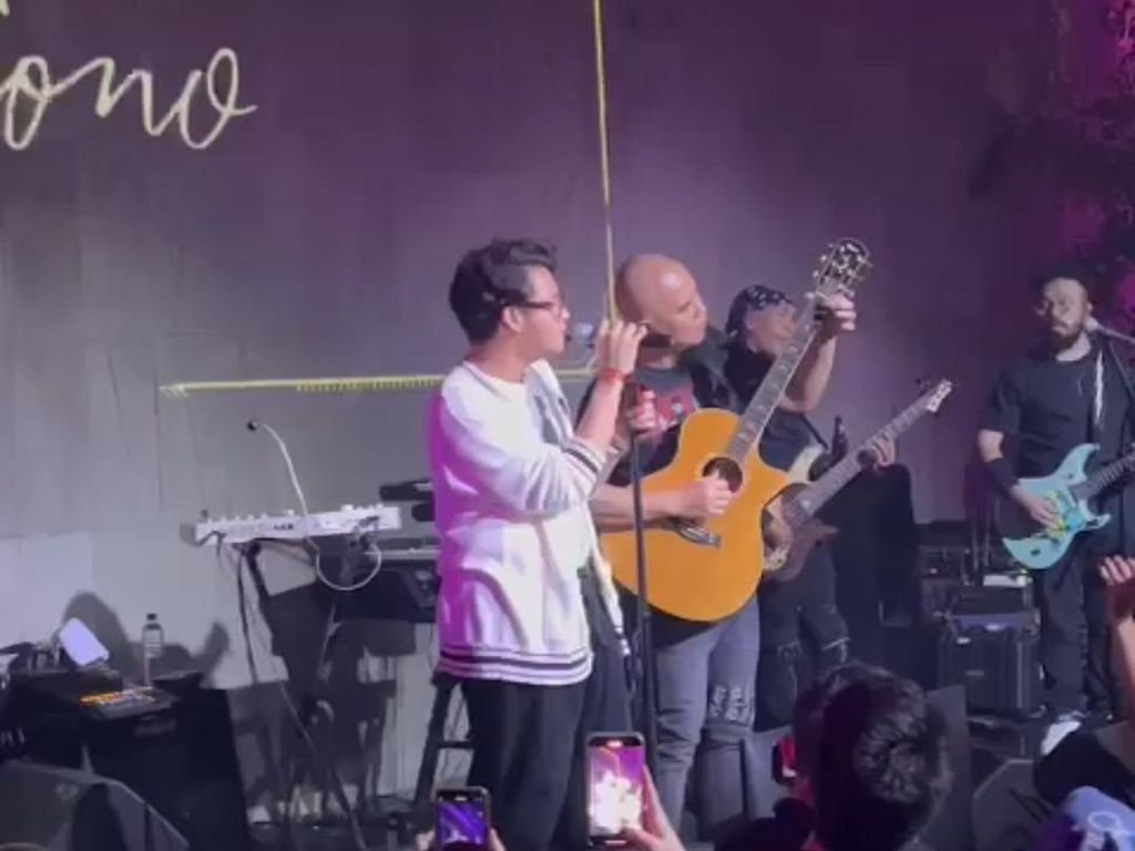 Ardhito Pramono Girang Nyanyi Bareng Ahmad Dhani Ardhito Pramono Girang Nyanyi Bareng Ahmad Dhani