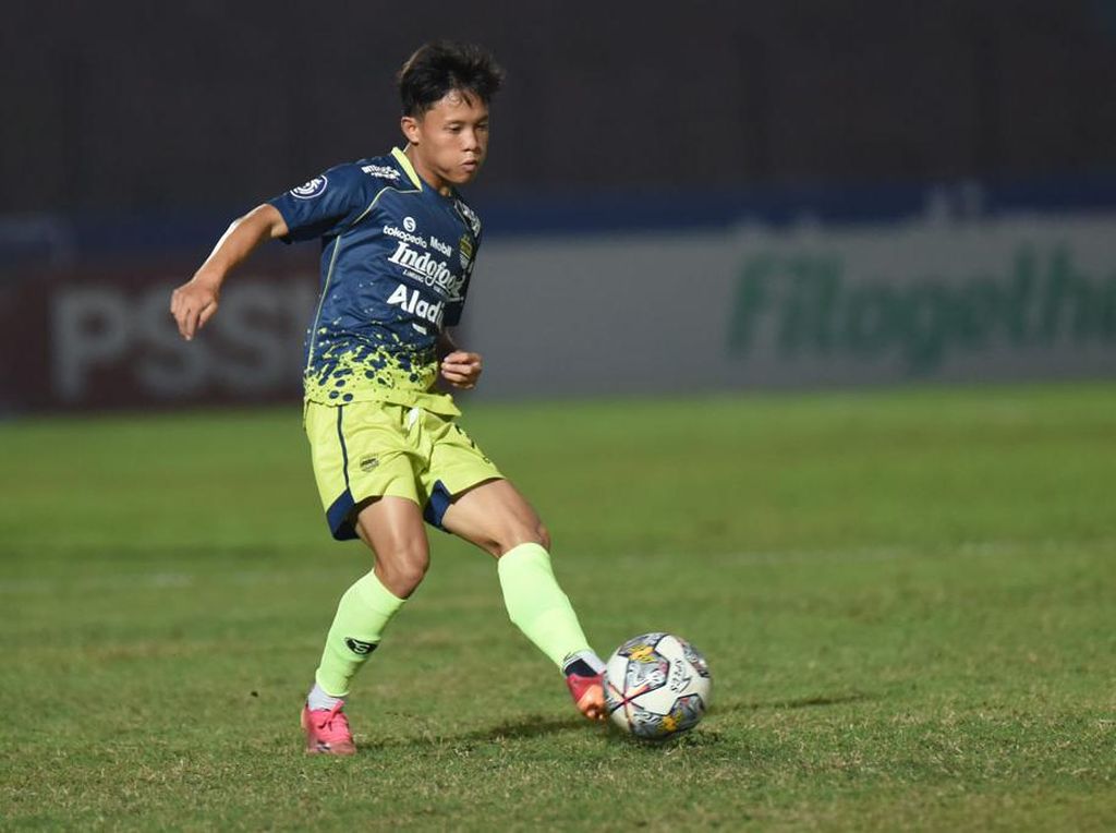 Terwujudnya Mimpi Masa Kecil Pemain Persib Arsan Makarin Terwujudnya Mimpi Masa Kecil Pemain Persib Arsan Makarin