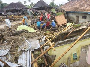 Potret Ganasnya Banjir Bandang yang Terjang Lahat Sumsel