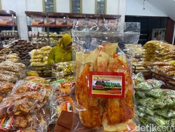 Berburu Keripik dan Camilan di Sanjai Rina Kota Payakumbuh