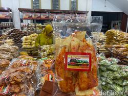 Berburu Keripik dan Camilan di Sanjai Rina Kota Payakumbuh Berburu Keripik dan Camilan di Sanjai Rina Kota Payakumbuh