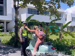 Fakta-fakta Bule Debat Polisi gegara Tak Pakai Helm