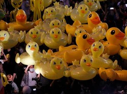 Dianggap Ejek Kerajaan, Penjual Kalender Gambar Bebek Kuning di Thailand Dipenjara