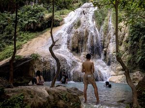 Dinginnya Air Terjun Erawan, Surga Dunia di Thailand