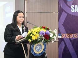 Cerita Wisudawan Double Degree Unair-Maastricht University: Rela Lulus Telat