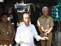 Ganjar Dampingi Jokowi di Blora, Ungkap Rencana Revitalisasi Pasar Menden