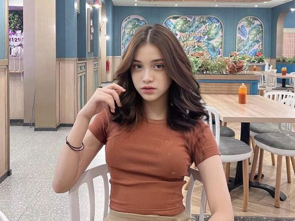 Gaya Ngopi Clara Lasut, Aspri Terbaru Hotman Paris yang Cantik