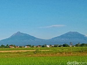 Cuaca Cerah, Gunung Merapi dan Merbabu Cantik Banget Pagi Ini Lur!