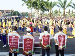 Gus Ipul Ajak Ribuan Pelajar SD Kampanye Anti-Parkir di Trotoar