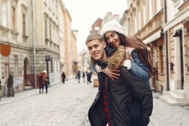 Taurus akan memilih pasangan yang bisa diajak bercerita dan berkeluh kesah bagaikan sahabat/Foto: pexels.com/gustavo-fring