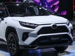 Fix! Toyota RAV4 PHEV Dijual Tahun Ini, Harga Bisa di Atas Rp 600 Juta