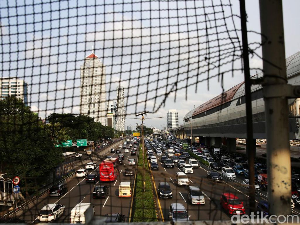 Jam Pulang Kerja, Tol Dalam Kota Jakarta Macet di Sejumlah Titik