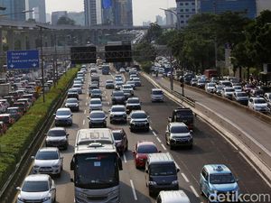 Titik-titik Macet di Tol JORR Saat Jam Pulang Kantor Sore Ini Titik-titik Macet di Tol JORR Saat Jam Pulang Kantor Sore Ini