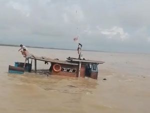 Dihantam Ombak, Kapal Bermuatan 40 Ton Sawit Tenggelam di Perairan Jambi