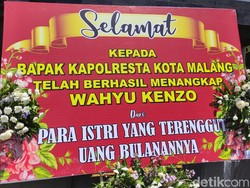 Karangan Bunga Korban Crazy Rich Wahyu Kenzo Banjiri Polresta Malang Kota