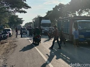 Pantura Rembang Macet Imbas Kecelakaan Maut Bus dan 2 Truk di Pasarbanggi Pantura Rembang Macet Imbas Kecelakaan Maut Bus dan 2 Truk di Pasarbanggi