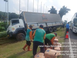 Evakuasi Truk Ditunda, Lalin Masuk Bandara Soetta Kembali Lancar
