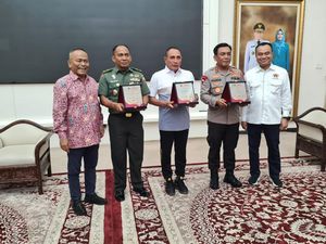Hari Pers Nasional 2023 Sukses, PWI Beri Penghargaan ke Gubsu-Kapolda Hari Pers Nasional 2023 Sukses, PWI Beri Penghargaan ke Gubsu-Kapolda