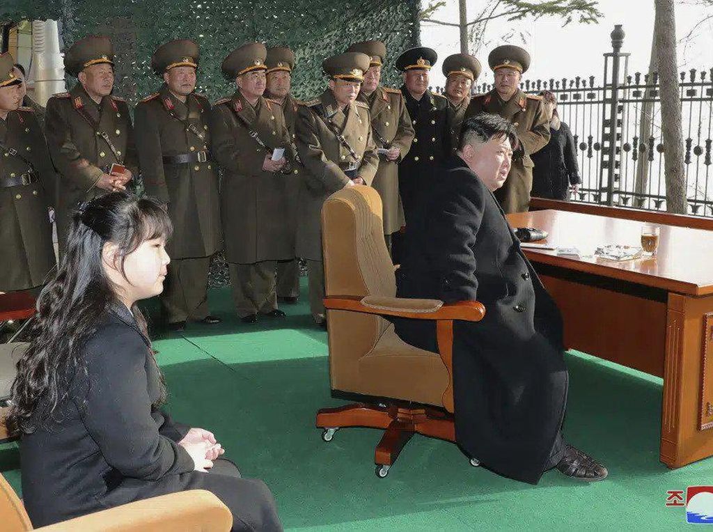 Awasi Peluncuran 6 Rudal Korut, Kim Jong Un Kembali Ajak Putrinya