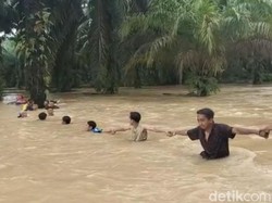 Banjir di Sumbar Meluas ke 4 Kabupaten, Terparah di Dharmasraya