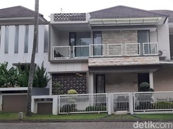 Rumah Wahyu Kenzo Digeledah, Dokumen Trading-Pembelian Mobil Diamankan