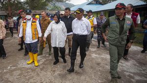 Momen Tiga Menteri Jokowi Kunjungi Korban Longsor Natuna