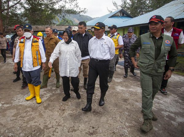Momen Tiga Menteri Jokowi Kunjungi Korban Longsor Natuna