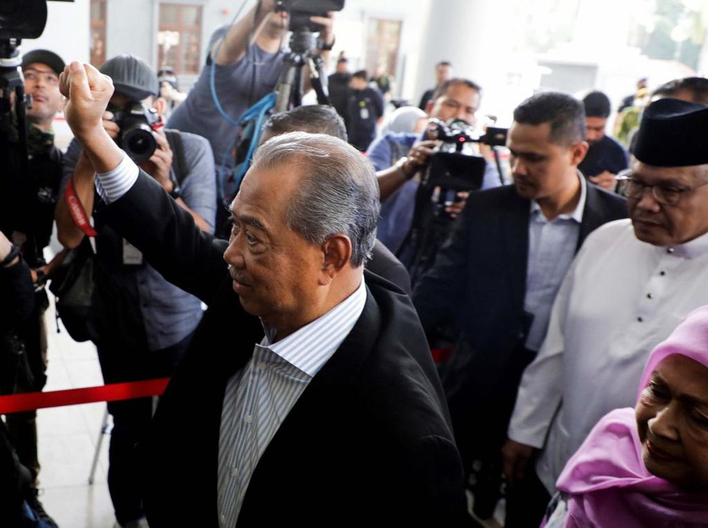 Ekspresi Eks PM Malaysia Muhyiddin Yassin Hadapi Dakwaan Dugaan Korupsi