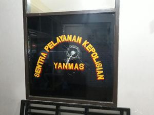 Pria Bergolok yang Ngamuk di Polsek Cipayung Jadi Tersangka! Pria Bergolok yang Ngamuk di Polsek Cipayung Jadi Tersangka!