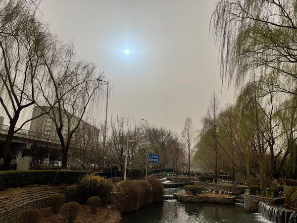 Matahari Biru Muncul di Beijing China, Kok Bisa?