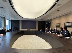 Zulhas Sambangi Markas Nike di Inggris, Mau Apa?