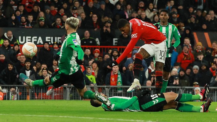 Soccer Football - Europa League - Round of 16 - First Leg - Manchester United v Real Betis - Old Trafford, Manchester, Britain - March 9, 2023 Manchester Uniteds Marcus Rashford scores their first goal REUTERS/Phil Noble
