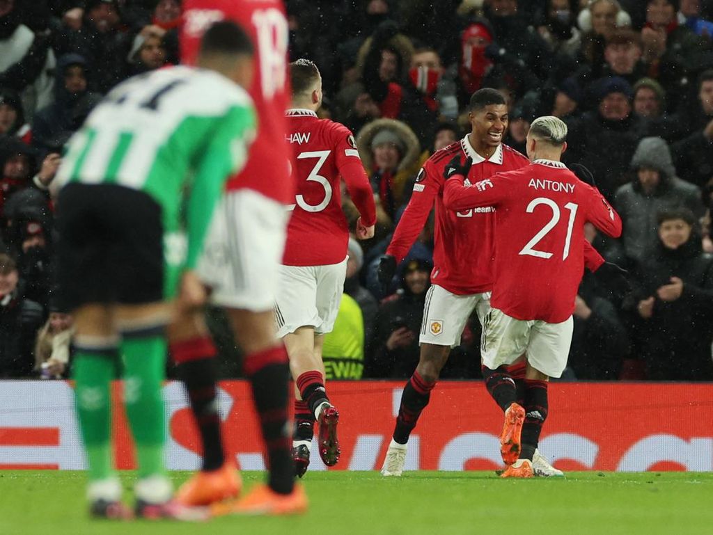 Bangkitnya Manchester United dari Kubur Bangkitnya Manchester United dari Kubur