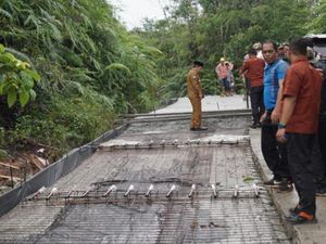 Gubernur Jambi Bangun Jalan di Daerah Paling Ujung di Sarolangun