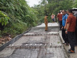 Gubernur Jambi Bangun Jalan di Daerah Paling Ujung di Sarolangun