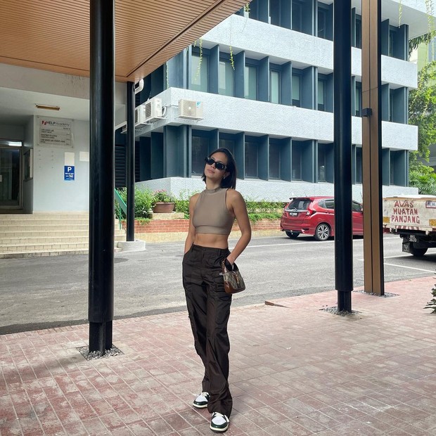 Pevita Pearce gaya rambut pendek