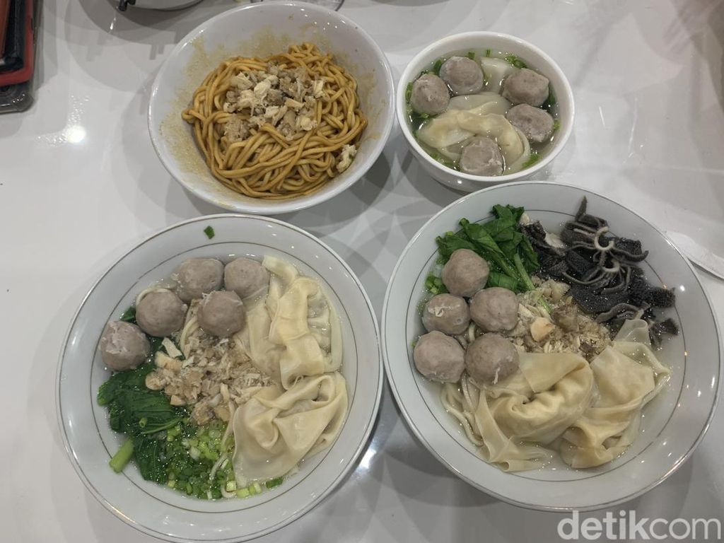 Nikmatnya Makan Mie Yamin khas Bandung, Makin Lezat Pakai Potongan Babat Nikmatnya Makan Mie Yamin khas Bandung, Makin Lezat Pakai Potongan Babat