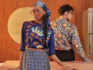 Koleksi Lebaran 2023 Iwan Tirta, Padanan Apik Batik dan Corak Mediterania