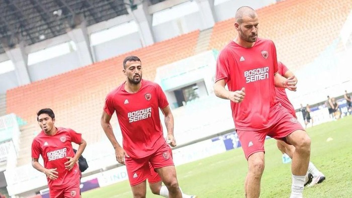 PSM Makassar menggelar latihan di Stadion Pakansari, Cibinong Bogor dalam persiapan laga Liga 1 2022/2023.