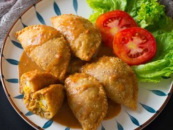 Renyahnya Mantap! 5 Pastel Premium ala Sultan yang Bikin Nagih