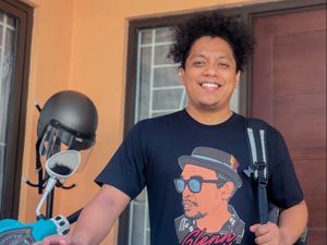 Arie Kriting Serahkan ke Tuhan Untuk Luluhkan Hati Ibunda Indah Permatasari Arie Kriting Serahkan ke Tuhan Untuk Luluhkan Hati Ibunda Indah Permatasari