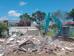 Rumah Bertingkat di Proyek Tol Jogja Akhirnya Dibongkar, Pemilik Minta Ini Rumah Bertingkat di Proyek Tol Jogja Akhirnya Dibongkar, Pemilik Minta Ini