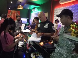 Satpol PP Tangsel Razia Tempat Hiburan Malam, 399 Botol Miras Diamankan